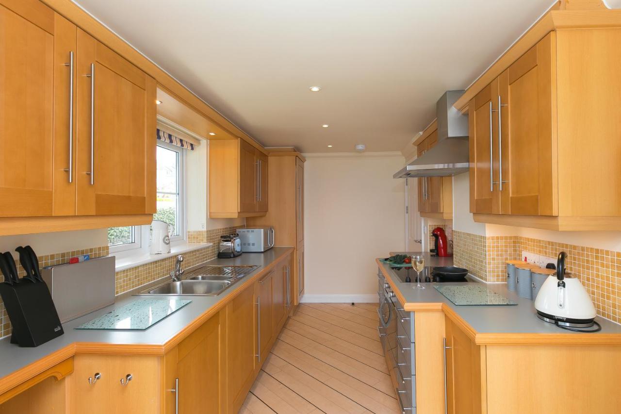Ocean Gem Apartment Carbis Bay Bagian luar foto