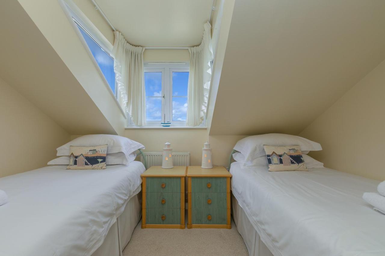 Ocean Gem Apartment Carbis Bay Bagian luar foto